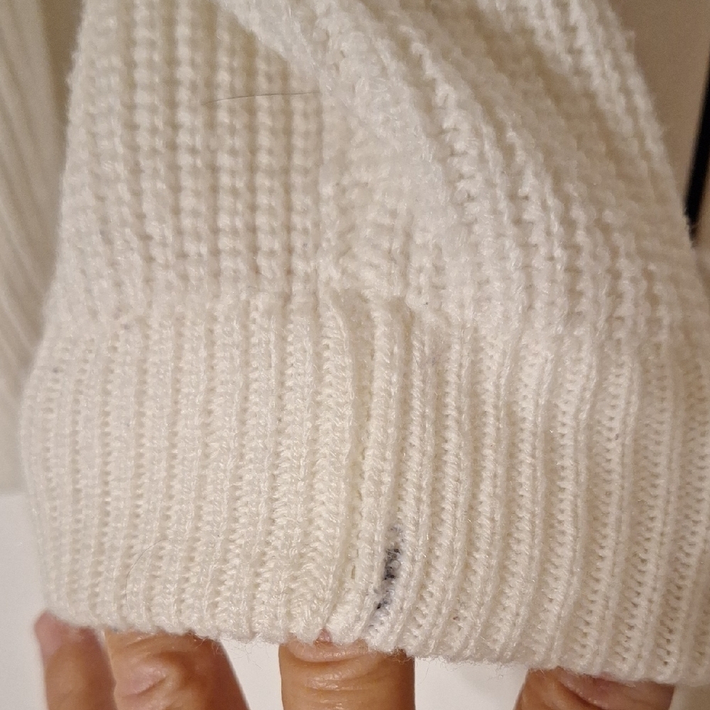 Elegant White Button-Up Cardigan - Picture 6 of 10